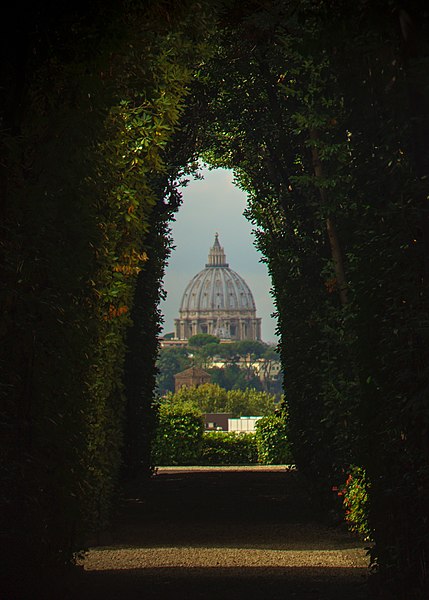 Knights of Malta Keyhole Aventine Hill Rome wikimedia commons