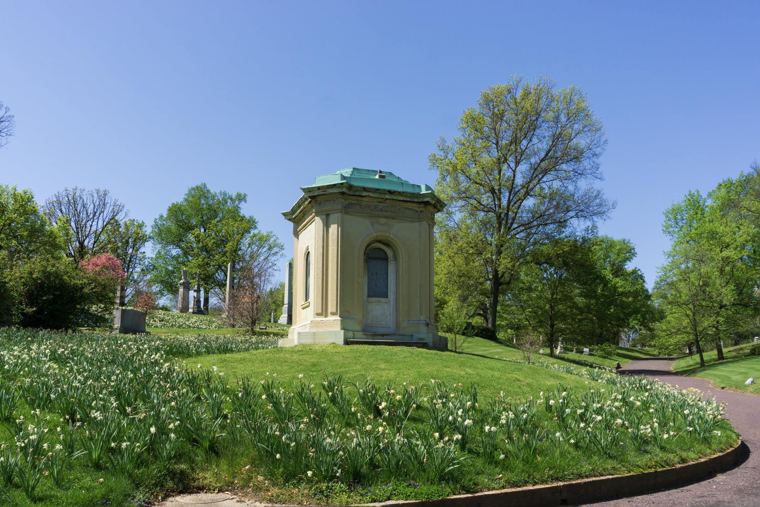Bellefontaine Cemetery Daffodil Hill scaled